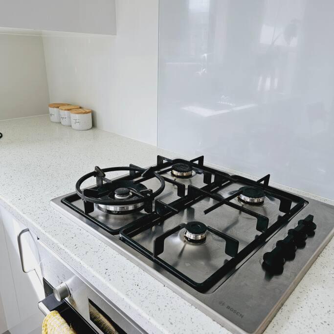 Entire House - Brand New 2 Bedroom House Lower Hutt Zewnętrze zdjęcie
