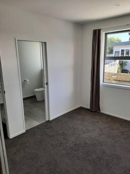 Entire House - Brand New 2 Bedroom House Lower Hutt Zewnętrze zdjęcie